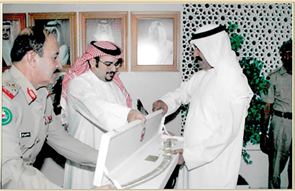 &laquo;رحلتي&raquo;.. كتاب يوثق مراحل سيرة حياة سلمان بن هندي