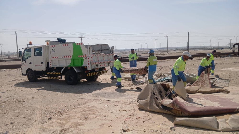 بلدية المنطقة الجنوبية تزيل 7619 طن من المخلفات بمنطقة الصخير