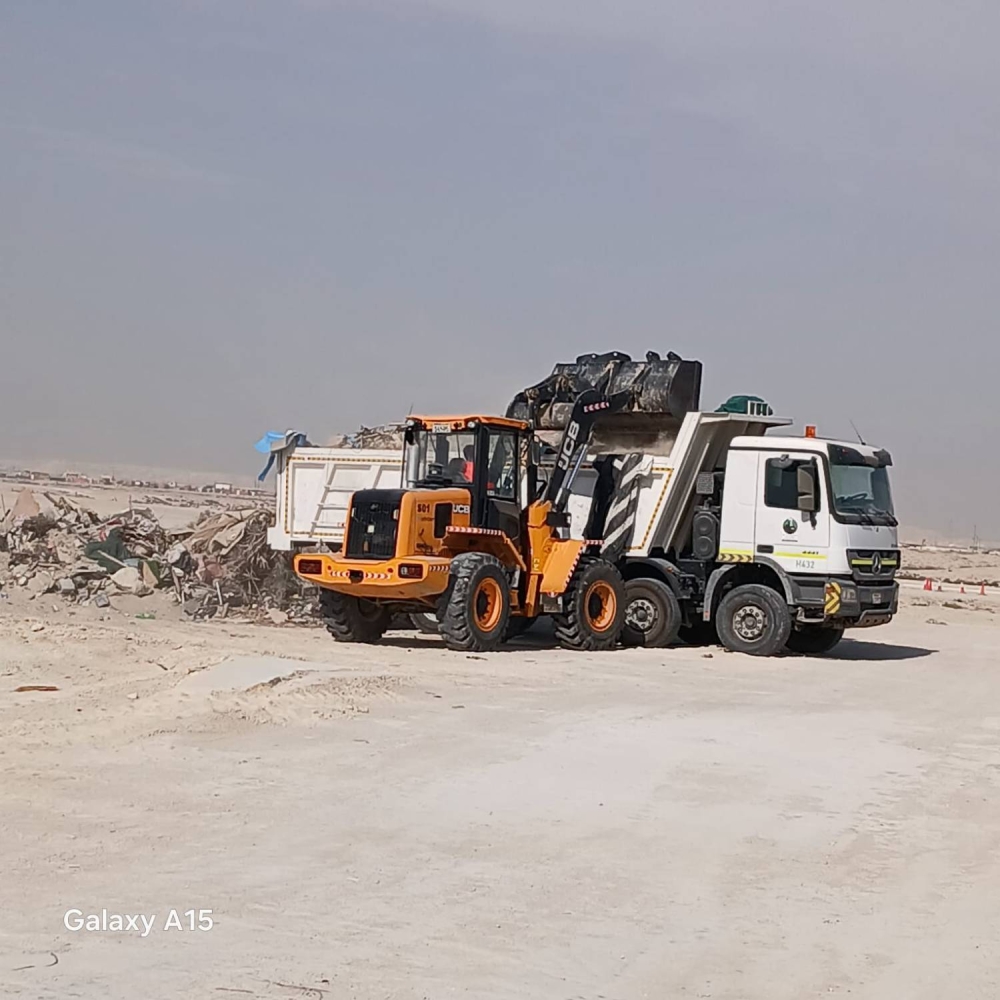 بلدية المنطقة الجنوبية تزيل 7619 طن من المخلفات بمنطقة الصخير