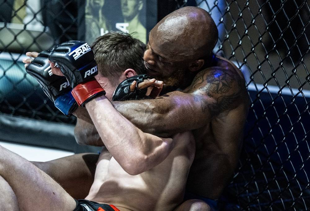 الليتواني دايليدكو  يحافظ على لقبه بطلا للوزن الثقيل في  94 BRAVE CF