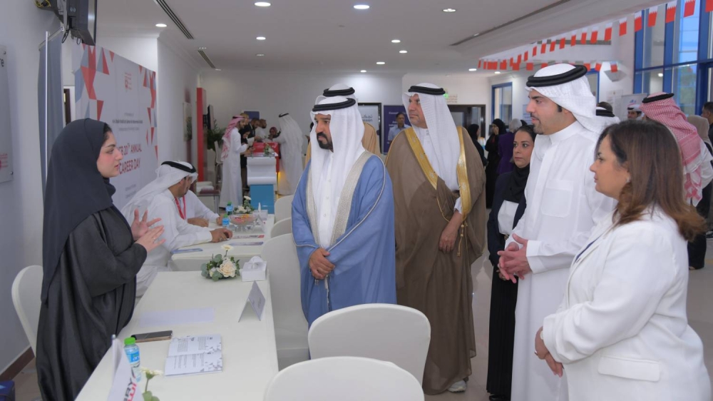 وكيل وزارة العمل يفتتح "يوم المهن الـ (20)" بكلية البحرين الجامعية