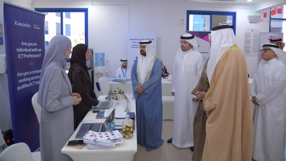وكيل وزارة العمل يفتتح "يوم المهن الـ (20)" بكلية البحرين الجامعية