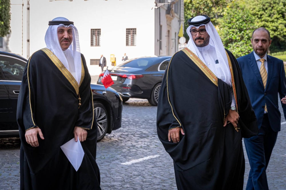 عيسى بن سلمان بن حمد يشارك في مراسم تنصيب قداسة البابا روبرت بريفوست (ليو الرابع عشر)