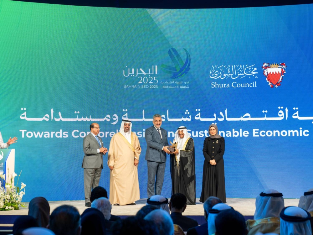 وزير المالية يستعرض مشاريع تنموية استراتيجية كبرى بقطاعات ذات أولوية