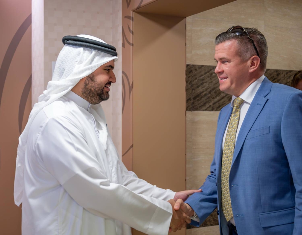 عيسى بن علي يستقبل رئيس الوكالة الدولية لمكافحة المنشطات