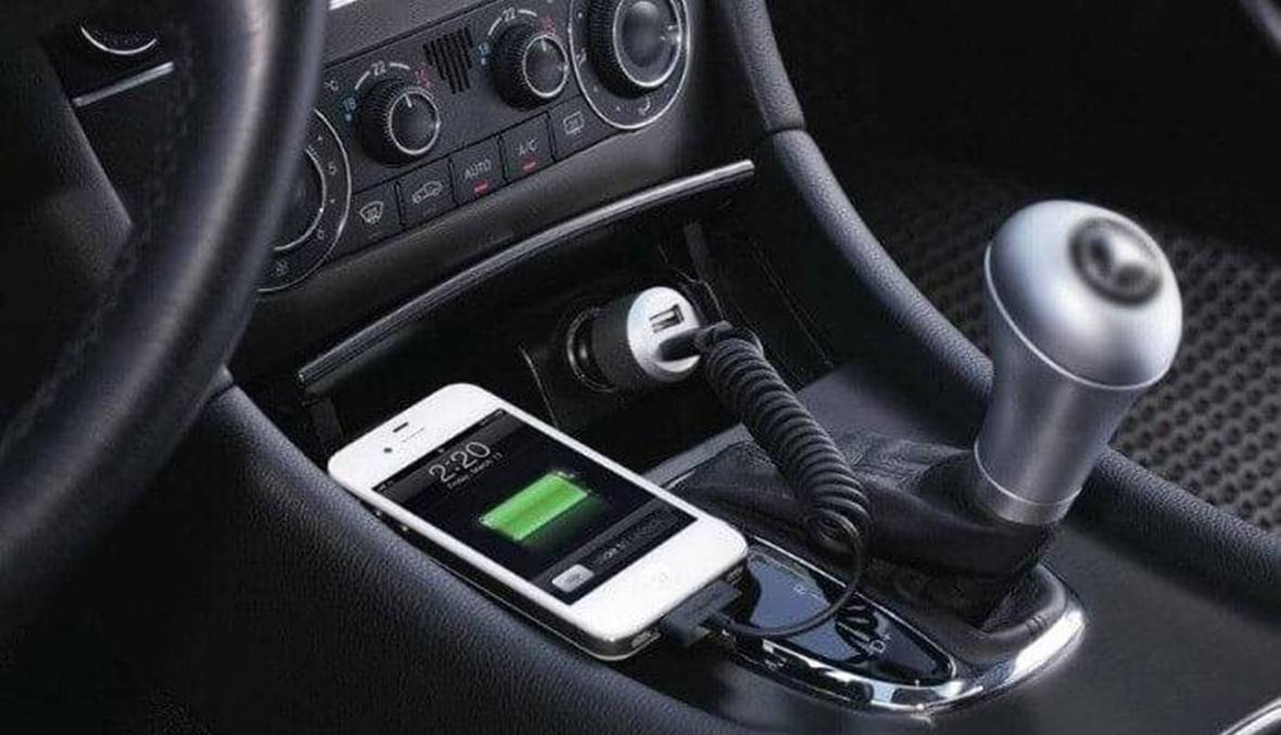 هل يضر استخدام شاحن السيارة ببطاريات الهواتف؟