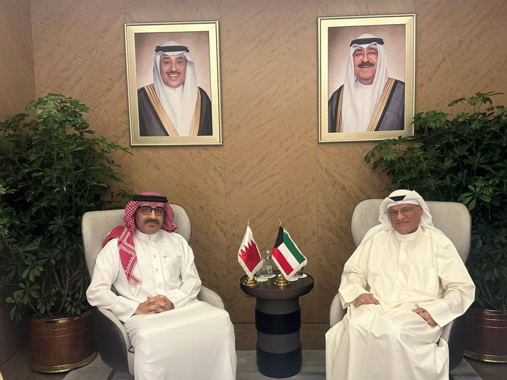 وزير التربية والتعليم يلتقي وزير التعليم العالي والبحث العلمي بدولة الكويت
