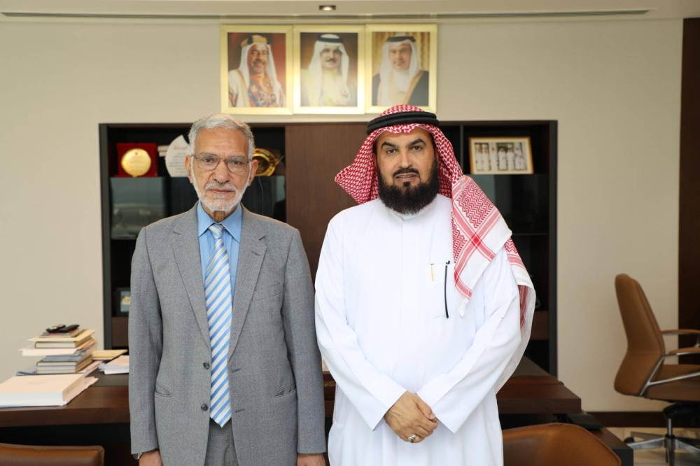 الهجري يستقبل الدكتور أحمد يوسف عبدالله من جامعة البحرين