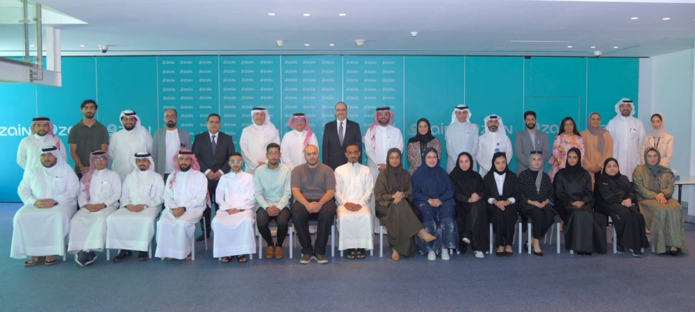 وزير الشؤون القانونية وزير العمل بالوكالة يزور &laquo;زين البحرين&raquo; ويلتقي كوادرها