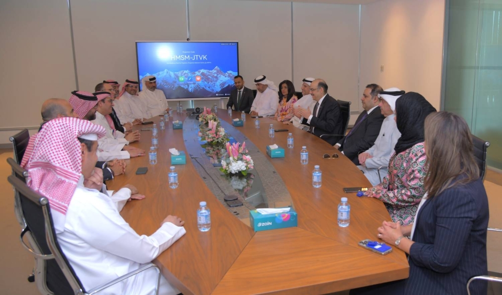 وزير الشؤون القانونية وزير العمل بالوكالة يزور &laquo;زين البحرين&raquo; ويلتقي كوادرها