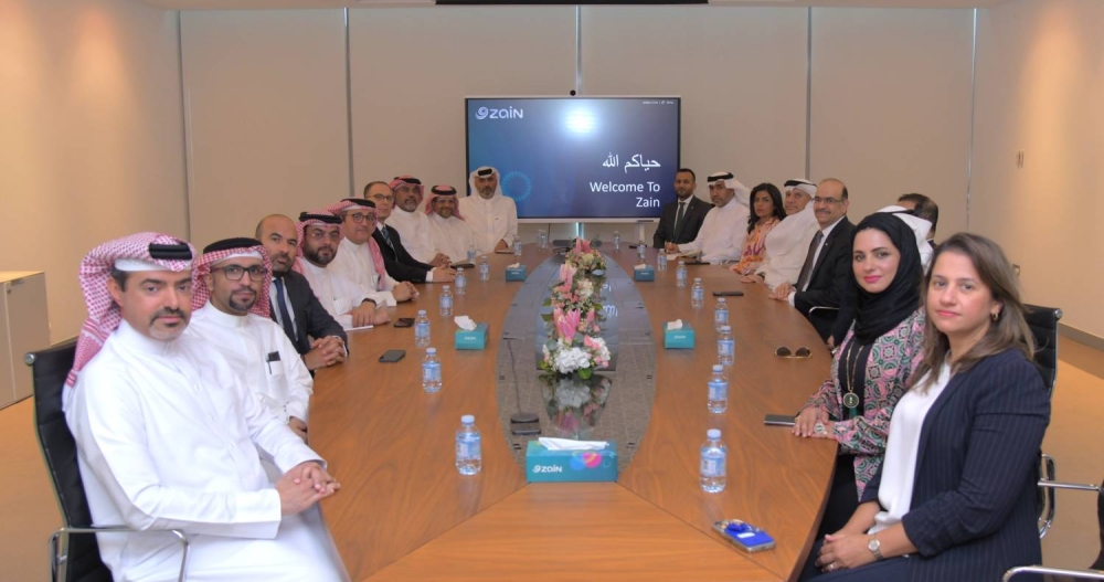 وزير الشؤون القانونية وزير العمل بالوكالة يزور &laquo;زين البحرين&raquo; ويلتقي كوادرها