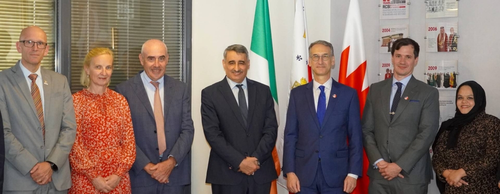 السفير الأمريكي لدى البحرين يشيد بدور جامعة البحرين الطبية في تعزيز الشراكات الطبية والأكاديمية مع المؤسسات الأمريكية