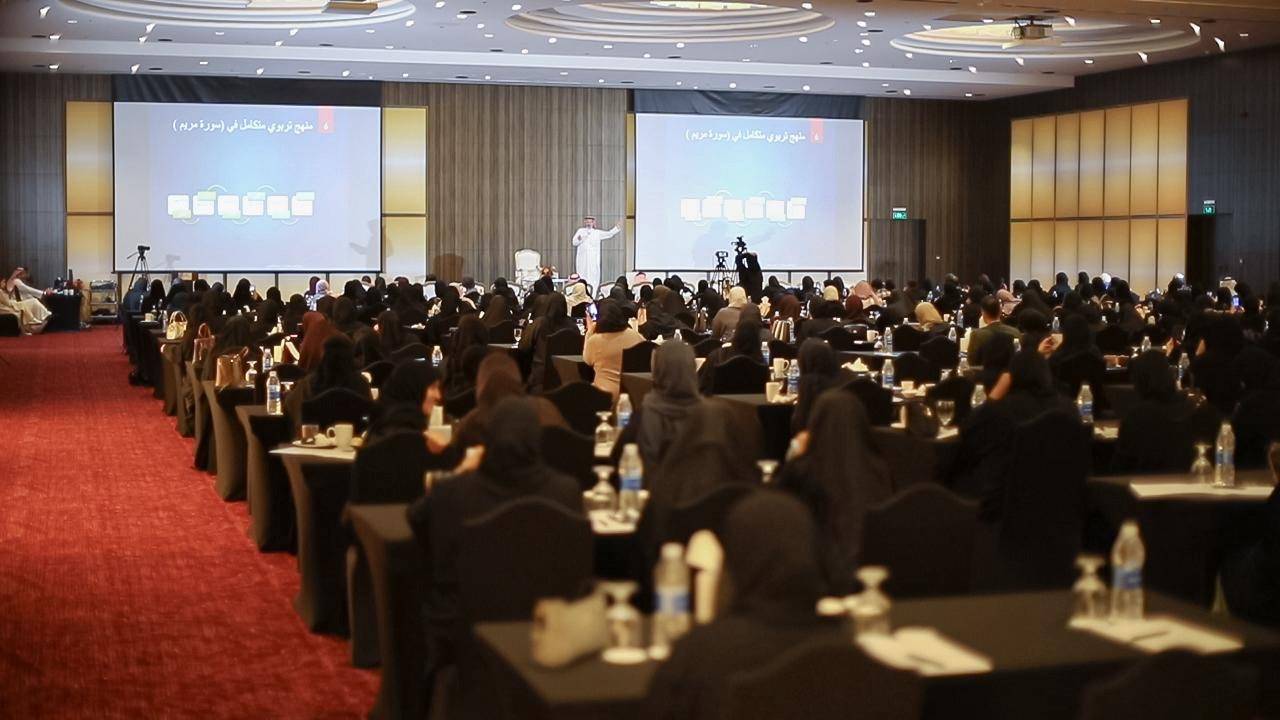 الملكية للأعمال الإنسانية تنظم دورة "تربية خمس نجوم" للدكتور جاسم المطوع