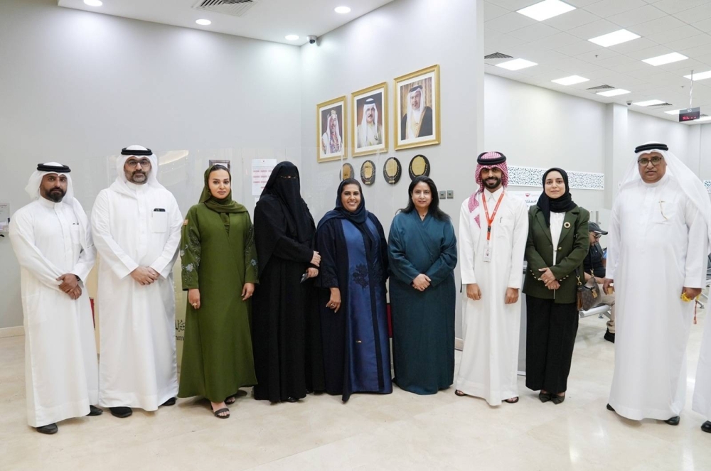 "الحكومة الإلكترونية" تستلم الدرع الذهبي بمناسبة حصول مركز بطاقة الهوية "مجمع السيف بمنطقة عراد"