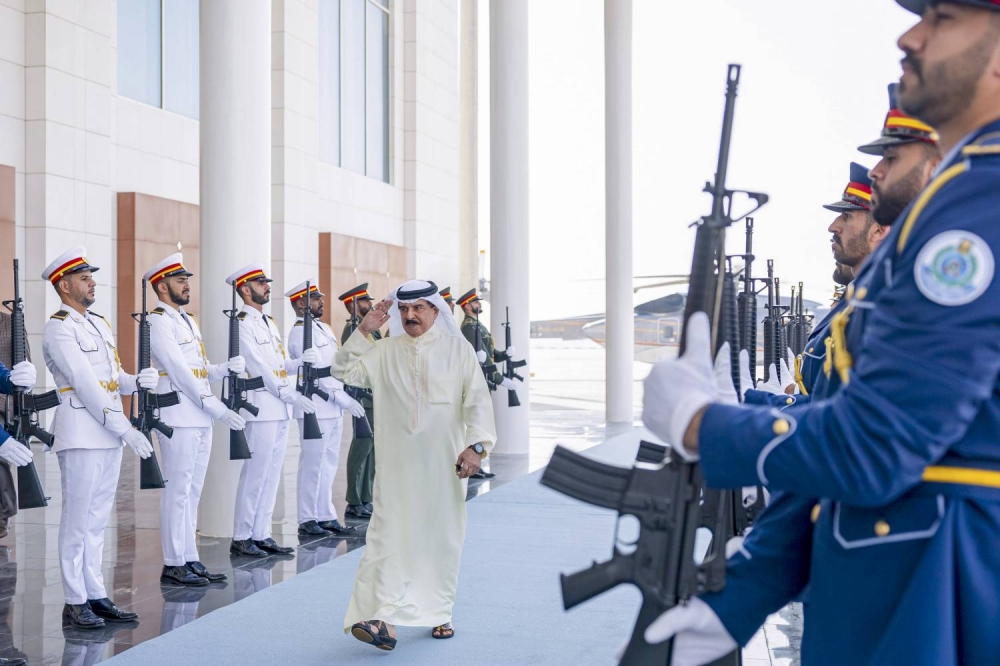 الملك يعود إلى أرض الوطن بعد زيارة لكل من السعودية والمملكة المتحدة والإمارات