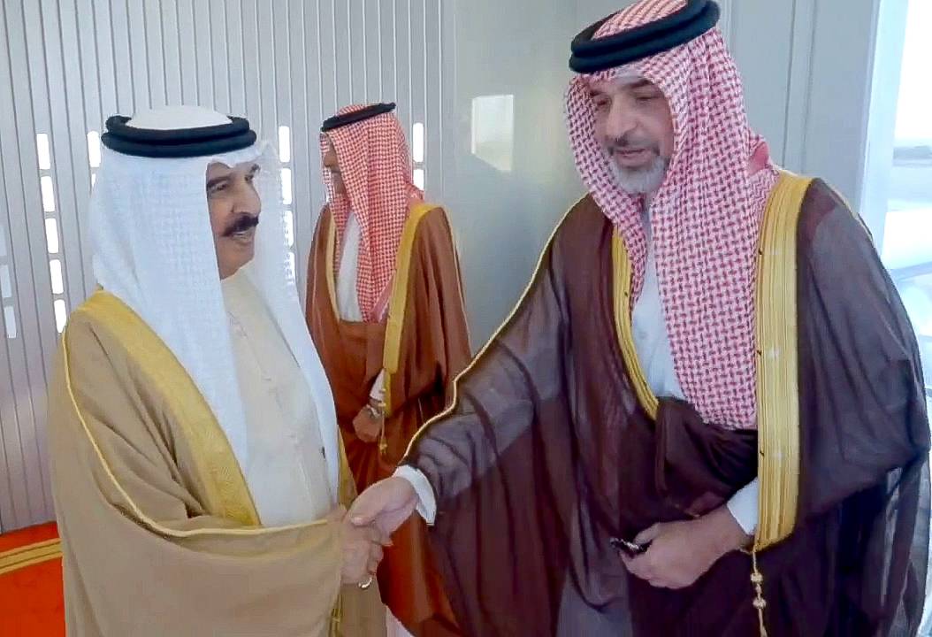 الملك يعود إلى أرض الوطن بعد زيارة لكل من السعودية والمملكة المتحدة والإمارات