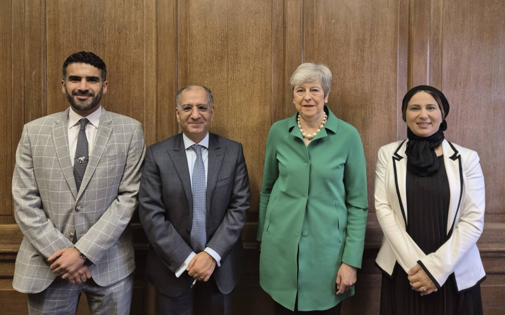 المدير العام للشؤون القانونية بوزارة الخارجية يجتمع مع رئيسة وزراء بريطانيا السابقة وعضو البرلمان