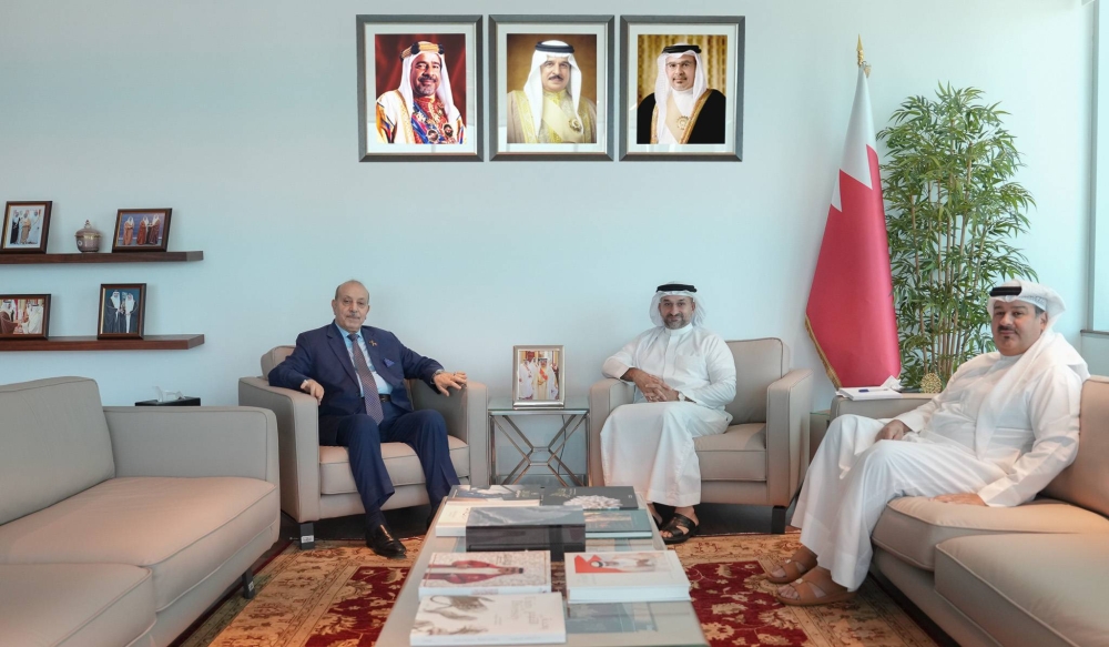 وزير الصناعة يستقبل السفير الفلسطيني لدى البحرين بمناسبة انتهاء فترة عمله