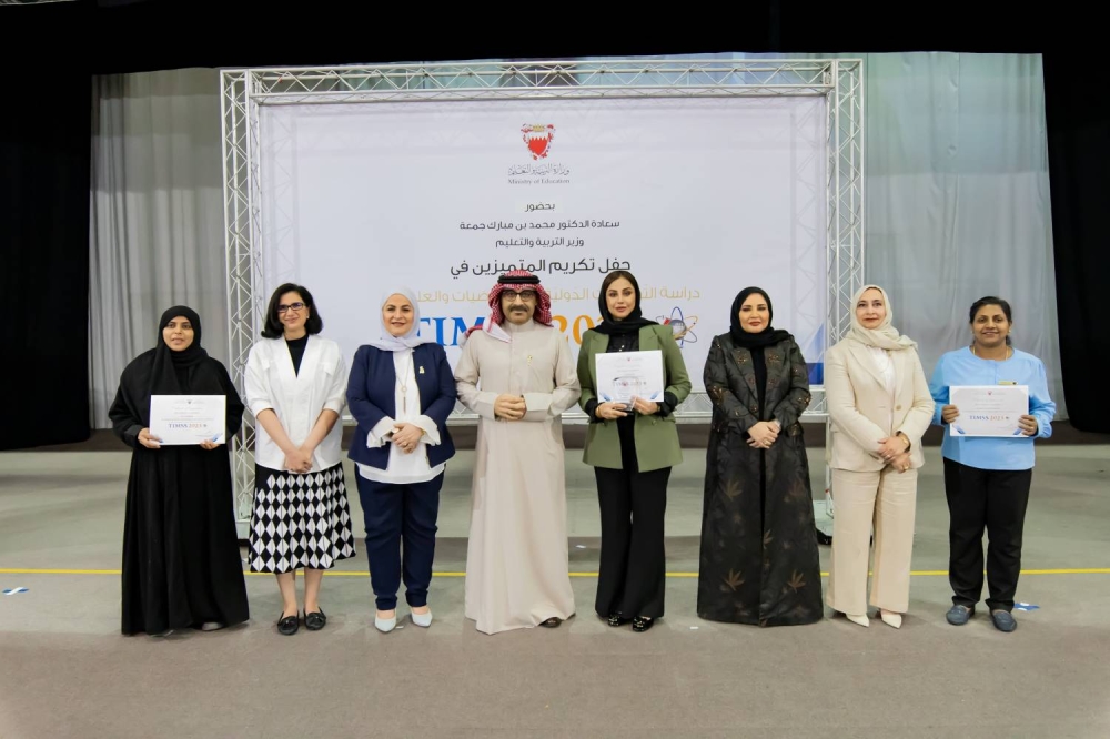 وزير التربية والتعليم يكرم 27 مدرسة متميزة في اختبارات الرياضيات والعلوم لعام 2023