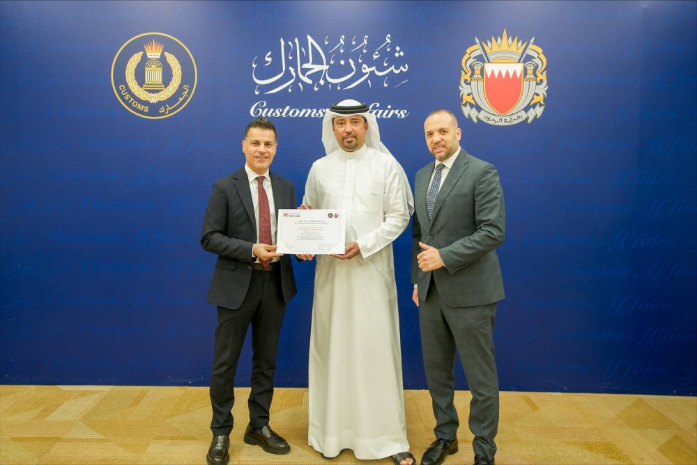 رئيس الجمارك يمنح عدداً من الشركات شهادة المشغل الاقتصادي المعتمد الخليجي
