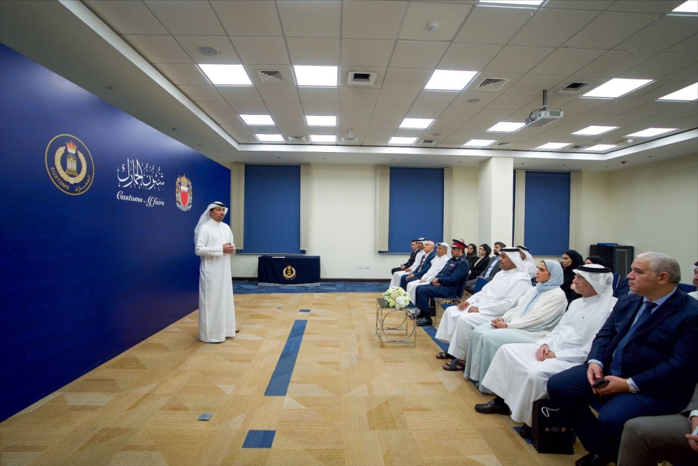 رئيس الجمارك يمنح عدداً من الشركات شهادة المشغل الاقتصادي المعتمد الخليجي
