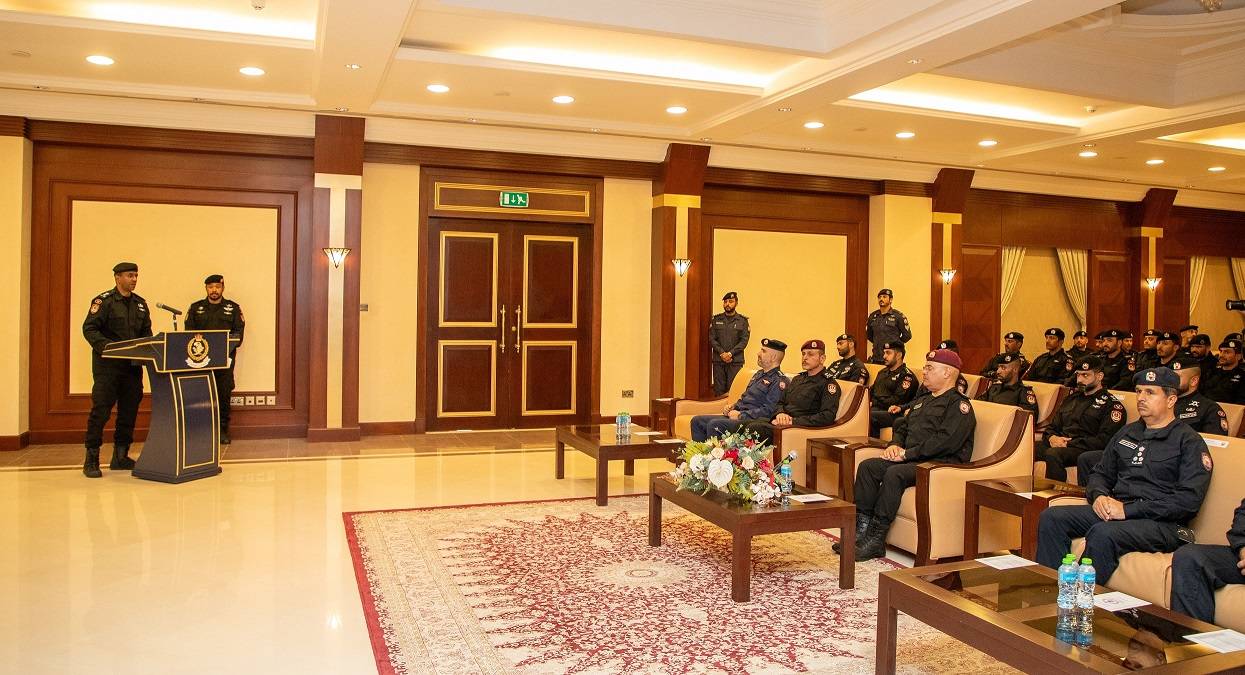 رئيس الأمن العام يحضر حفل تخريج دورة "التدخل السريع واقتحام المباني" ويشيد بالمستوى الاحترافي للمشاركين