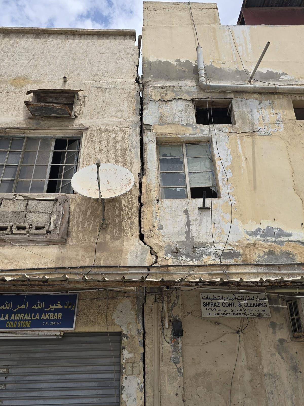 "البيوت الآيلة" تخنق المحرق.. جدران تتهاوى بين إهمال الورثة وتعقيدات الهدم!