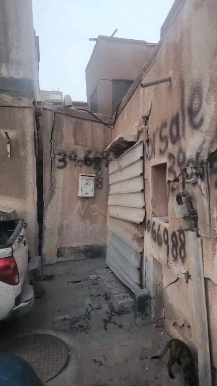 "البيوت الآيلة" تخنق المحرق.. جدران تتهاوى بين إهمال الورثة وتعقيدات الهدم!