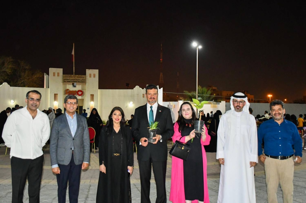 الظاعن تطلق مبادرة "بيدنا نزرعها" لتوزيع الشتلات المجانية بمشاركة الأهالي والسفراء