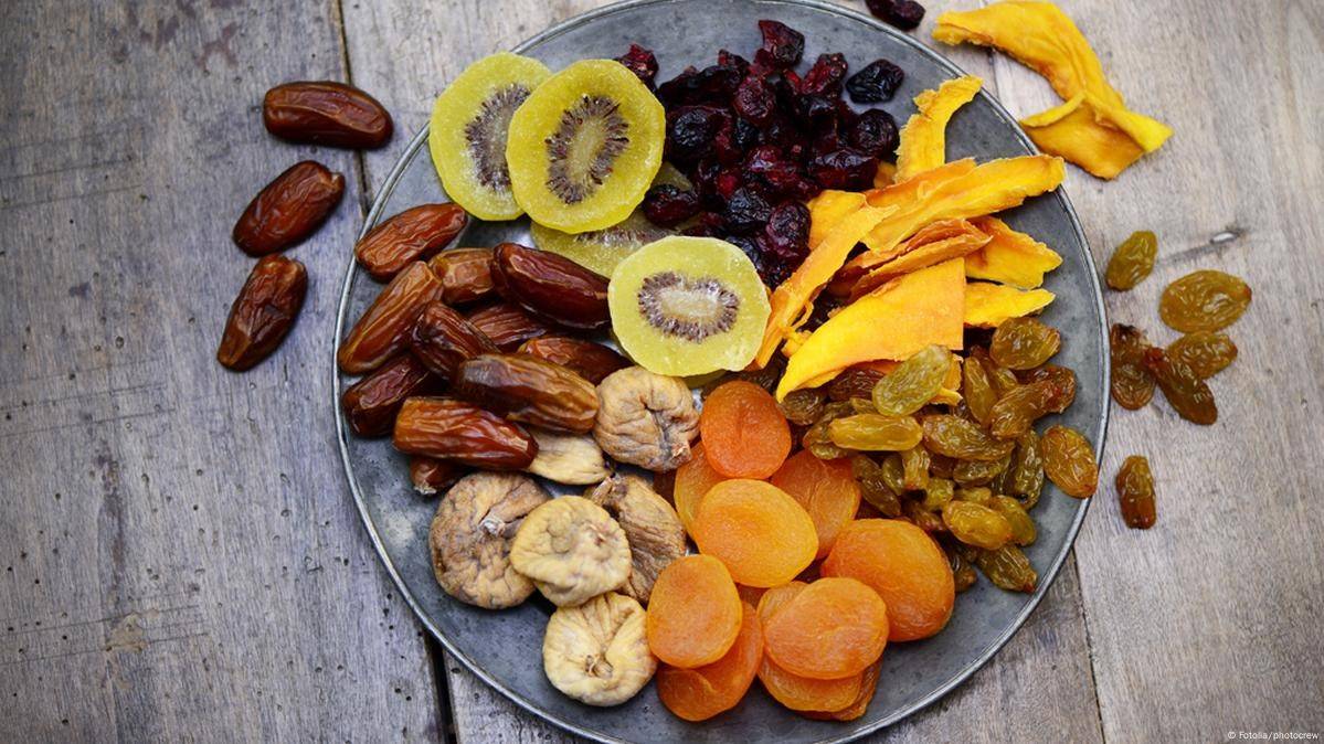 الفواكه المجففة.. غذاء غني بالفوائد شرط عدم الإفراط في تناولها
