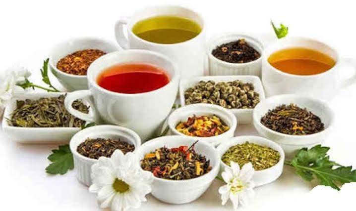 ليمون ونعناع وحليب.. اكتشف تأثير إضافات الشاي على صحتك