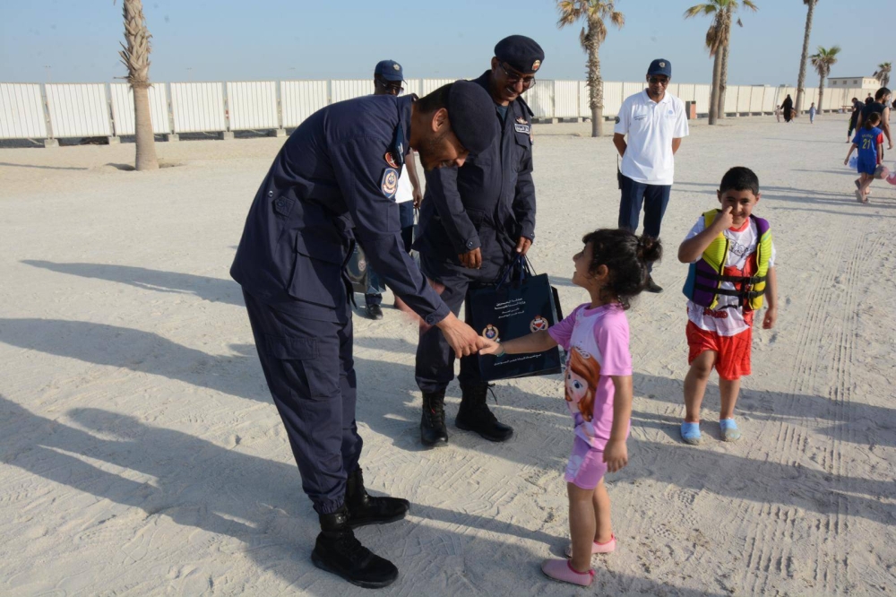 خفر السواحل وبالتعاون مع &laquo;شرطة الجنوبية&raquo; تنظم حملة توعوية على شاطئ بلاج الجزائر