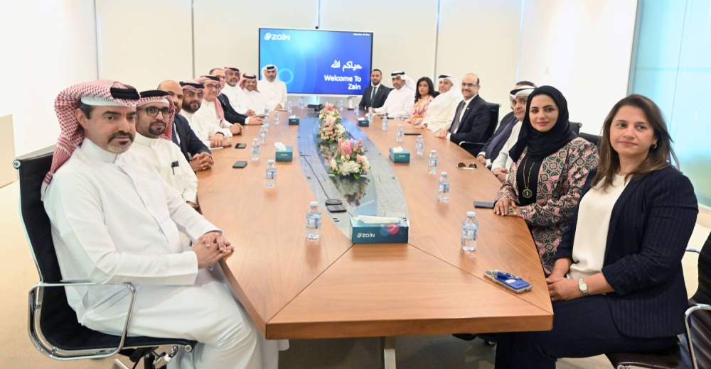 وزير الشئون القانونية ووزير العمل بالوكالة يطلع على جهود زين البحرين في مجال توظيف الكوادر الوطنية وتمكين الشباب