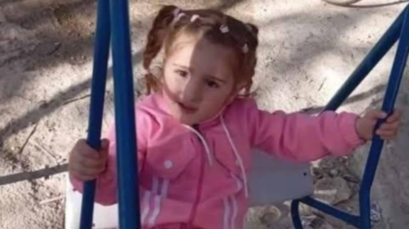 طفلة شغلت السوريين وجدت متوفاة بصندوق سيارة