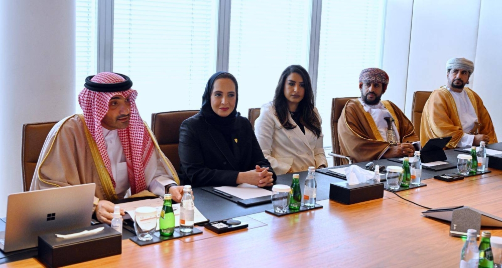 وزيرة الإسكان والتخطيط العمراني تبحث سبل التعاون مع نظيرها العُماني