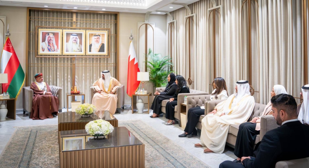 وزير المالية: علاقات تاريخية وروابط أخوية تدعم التعاون المثمر بين البحرين وعمان