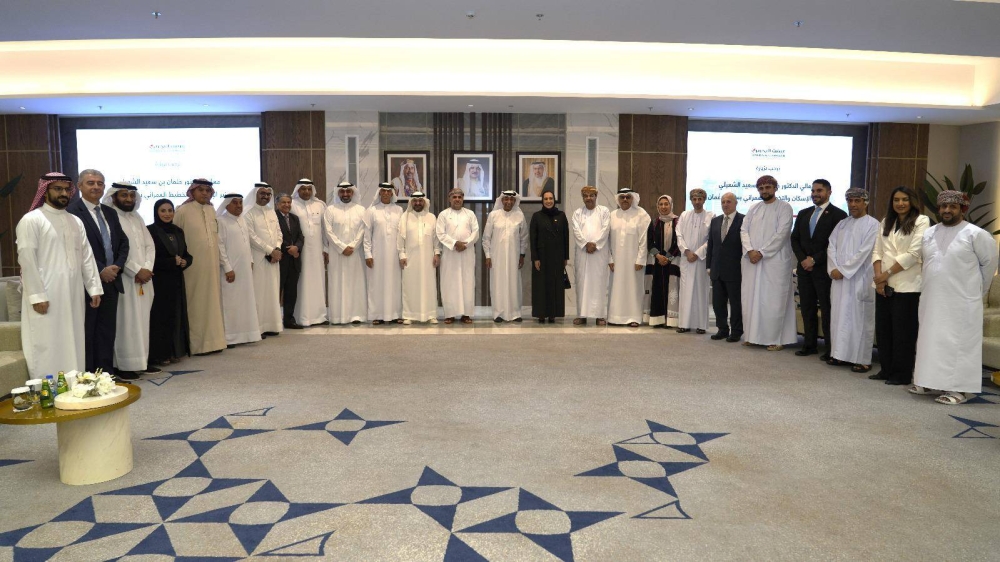 وزير الإسكان العماني يزور غرفة تجارة وصناعة البحرين لبحث فرص التعاون العقاري والاستثماري