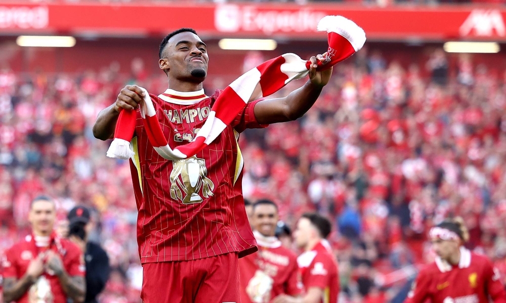 رسميًا.. نجم ليفربول "أفضل لاعب شاب" في الدوري الإنجليزي