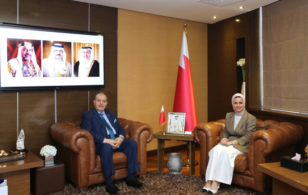 وزيرة شؤون الشباب تستقبل سفير دولة فلسطين لدى مملكة البحرين بمناسبة انتهاء فترة عمله