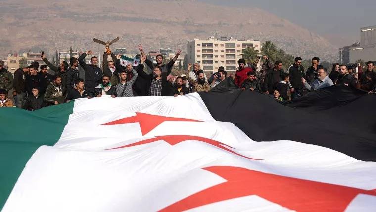 سوريا.. 12 ضابطاً كبيراً في قبضة الحكومة بعد أشهر على سقوط الأسد