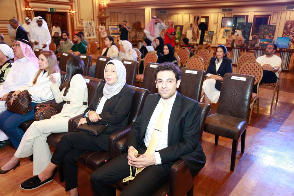 الجامعة الأهلية تختتم المزاد الفني الخيري ببيع 10 لوحات وتخصيص ريعها للأسر المتعففة