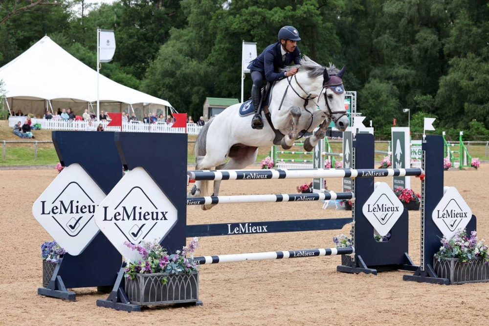 فريق وزارة الداخلية لقفز الحواجز يحقق المراكز الأولى في بطولة ويلنتون بالمملكة المتحدة