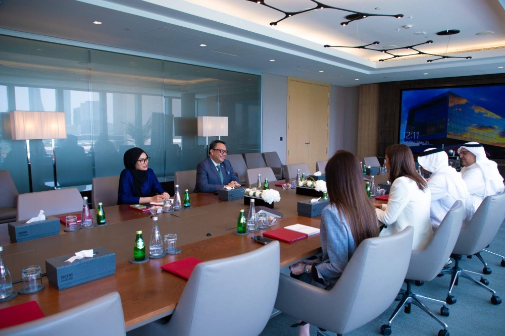 نور&nbsp;الخليف تستقبل سفير ماليزيا لدى البحرين