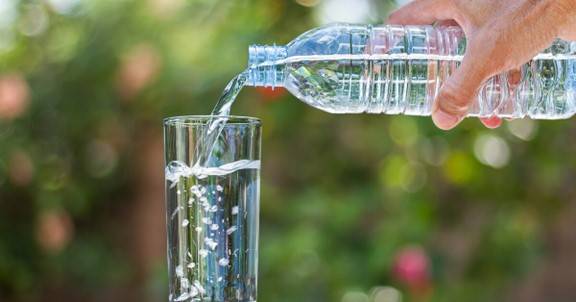 المياه المعدنية.. مصادرها وفوائدها وتحذيرات استخدامها