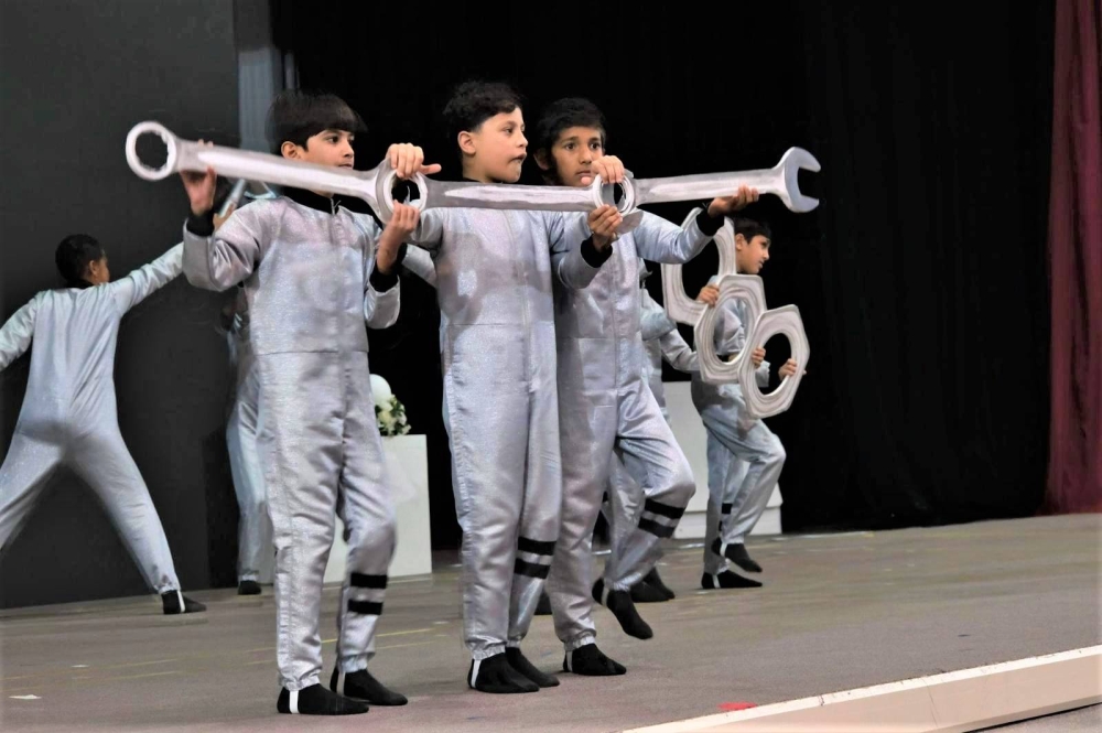 وزارة التربية والتعليم تتوج المدارس الفائزة بكؤوس التفوق الرياضي