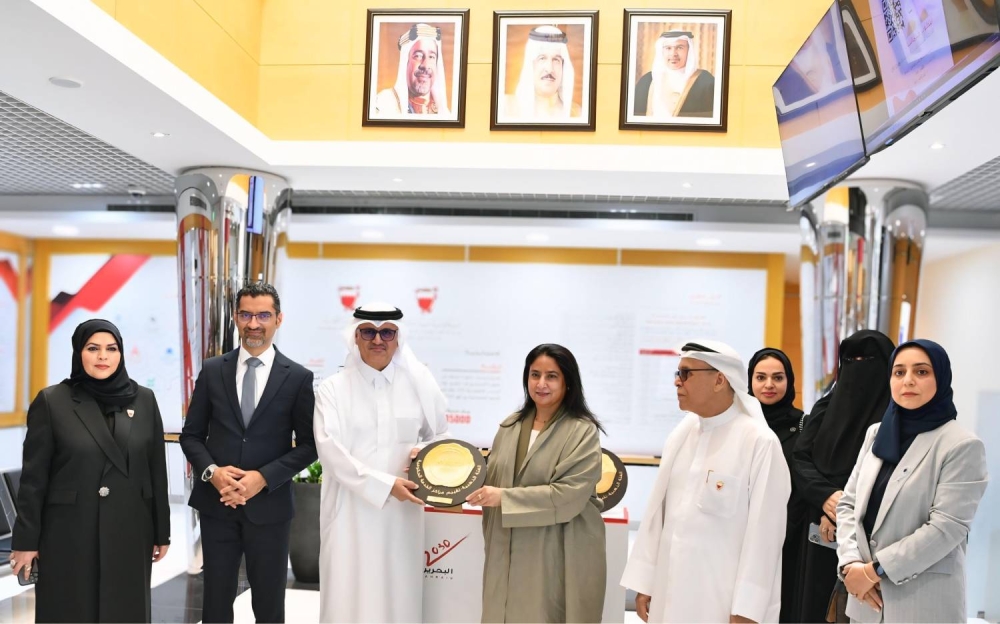 "البلديات" تتسلم الدرع الذهبي بمناسبة حصول بلديتي الشمالية والجنوبية على تصنيف الفئة الذهبية ضمن "تقييم 5"