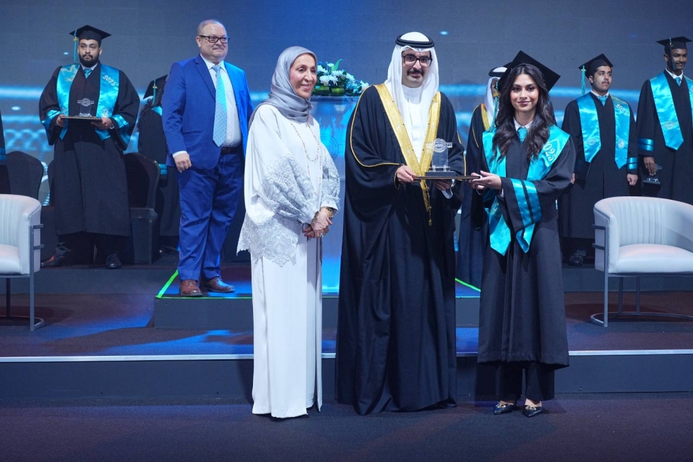 محافظ الجنوبية يشهد حفل تخريج طلبة مدرسة النسيم الدولية