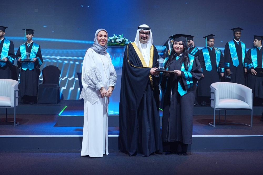 محافظ الجنوبية يشهد حفل تخريج طلبة مدرسة النسيم الدولية