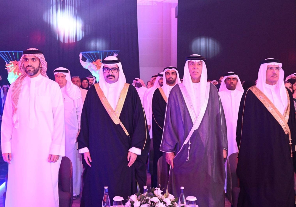 محافظ الجنوبية يشهد حفل تخريج طلبة مدرسة النسيم الدولية