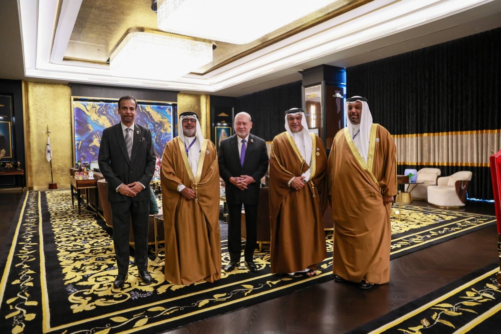 ولي العهد رئيس مجلس الوزراء يلتقي ملك ماليزيا